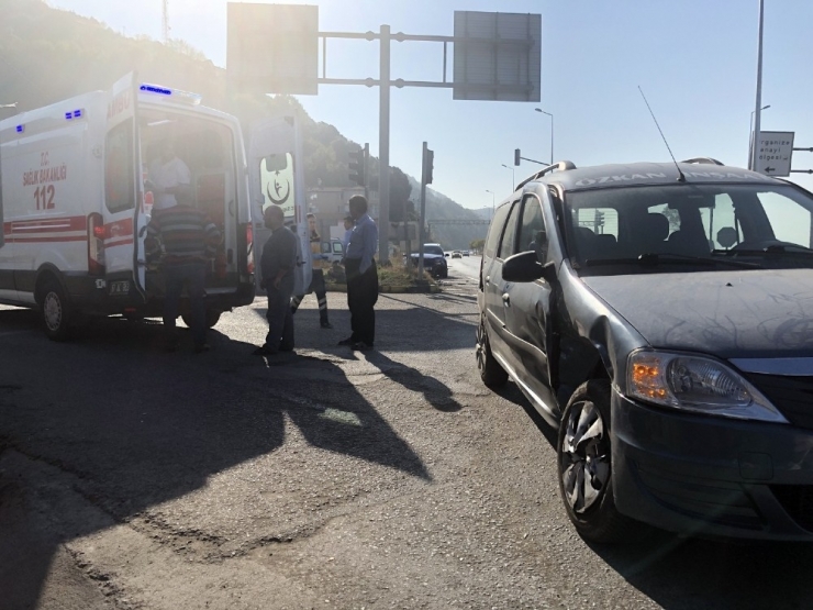 Ereğli Osb Kavşağında Kaza: 2 Yaralı