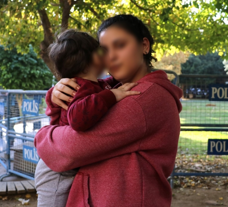 Tehdit Ve Şantajla Fuhuş Yaptırılan 17 Yaşındaki Annenin Yardım Çığlığı