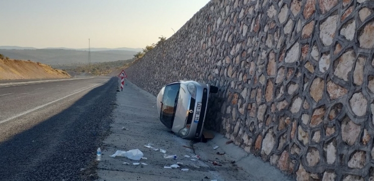 Otomobil Şarampole Yuvarlandı: 5 Yaralı