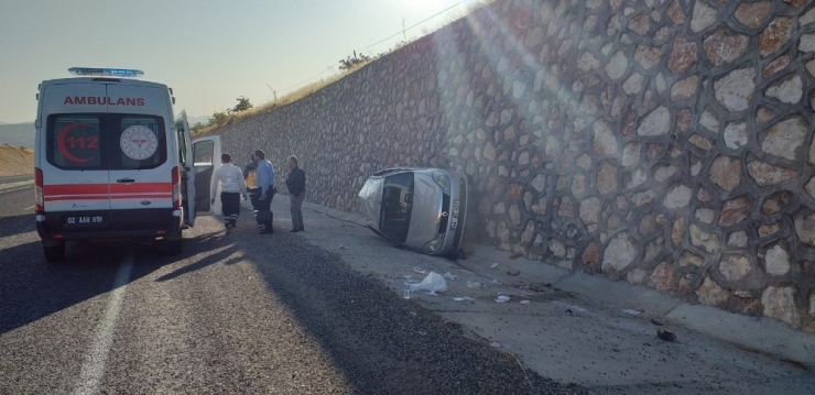 Otomobil Şarampole Yuvarlandı: 5 Yaralı