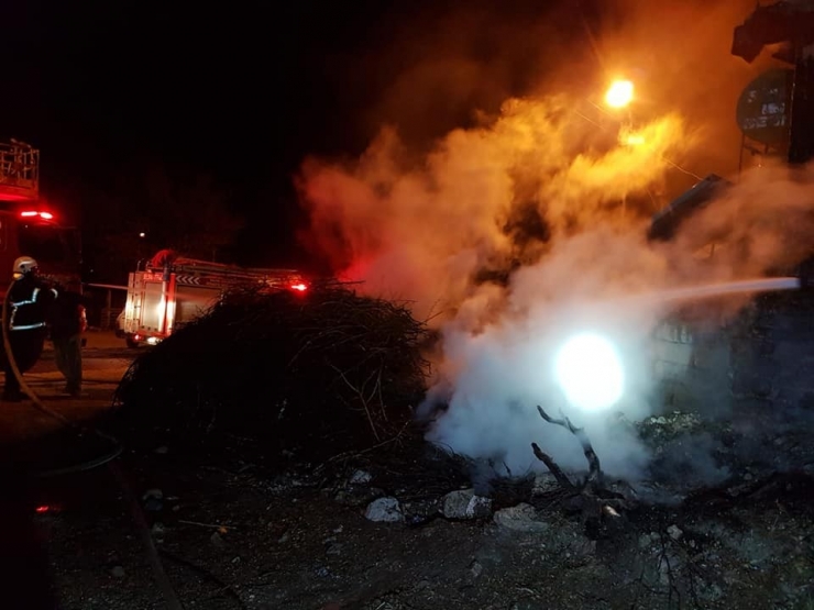 Odunlukta Çıkan Yangın Korkuttu