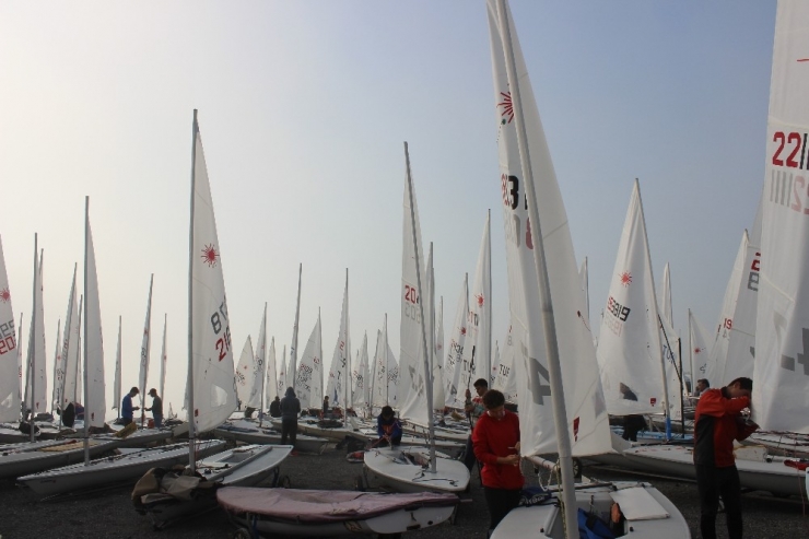 Yelkenler Büyükçekmece’de Rüzgarla Buluştu