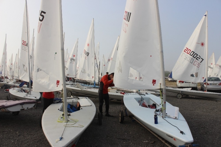 Yelkenler Büyükçekmece’de Rüzgarla Buluştu