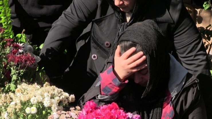 Dövülerek Öldürülen Kocasının Yokluğuna Dayanamadı