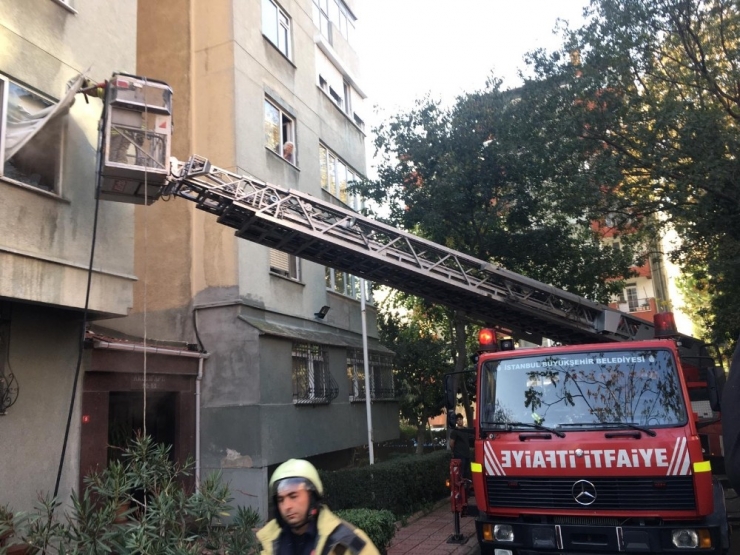 Kadıköy’de 15 Katlı Apartmanda Yangın Paniği