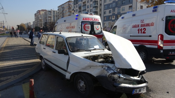 Kayseri’de Trafik Kazası: 2 Yaralı
