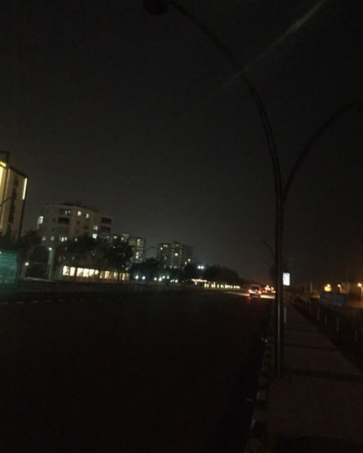 Kablo Hırsızları Menemen Caddesini Karanlığa Gömdü