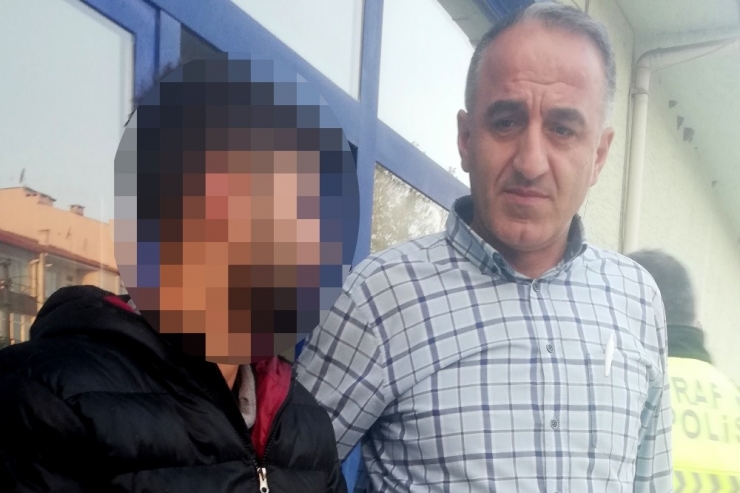 Pazar Yerinden Çaldığı Meyveleri Satarken Yakalandı