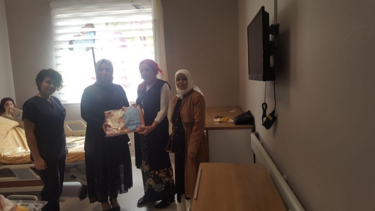 Doğum Yapan Annelere “Sevgi Bohçası”