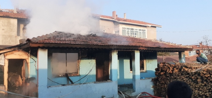 Tekirdağ’da Tek Katlı Ev Yandı