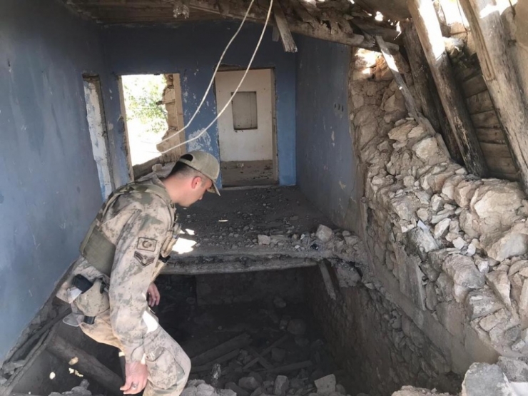 Jandarma Uygulamasında Uyuşturucu Ve Kaçak Sigaralar Ele Geçirildi