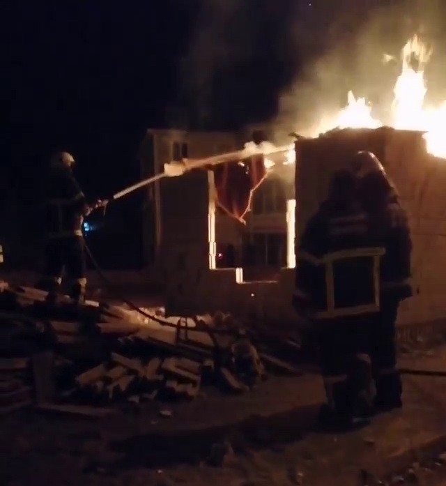 Baraka Üzerindeki Tahtalar Yandı