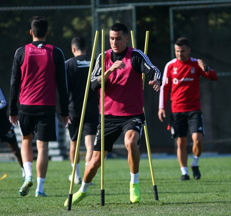 Beşiktaş’ta Atiba Takımla Çalıştı