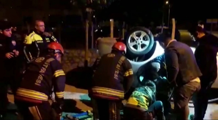 Kontrolden Çıkan Otomobil Devrildi: 3 Yaralı