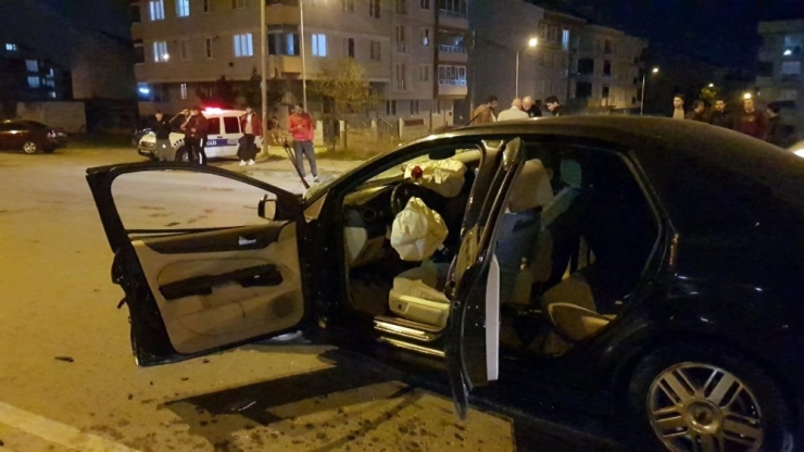 Park Halindeki Tıra Çarptı, Motoru Metrelerce Fırladı