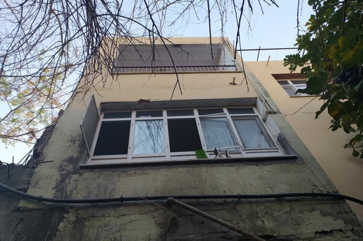 Pencereden Bakarken Bahçeye Düşen Adam Hayatını Kaybetti