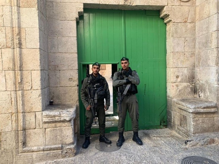 İsrail Güçleri Kudüs’teki Yetim Okulu Ve Eğitim Müdürlüğü Binasını Bastı