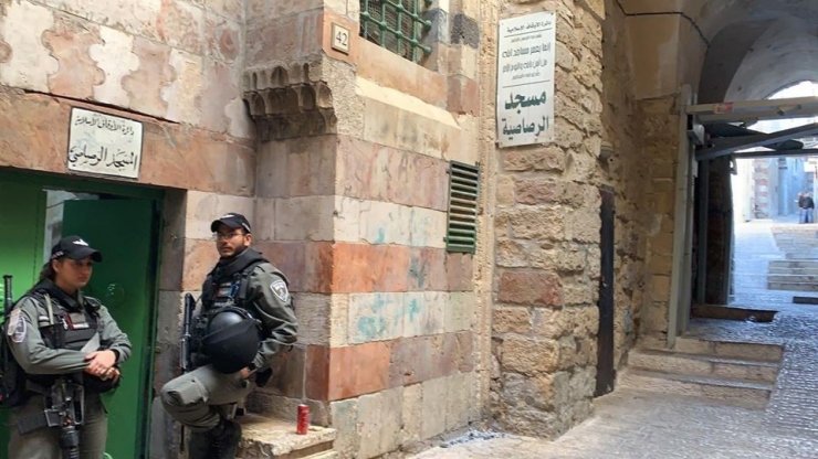 İsrail Güçleri Kudüs’teki Yetim Okulu Ve Eğitim Müdürlüğü Binasını Bastı