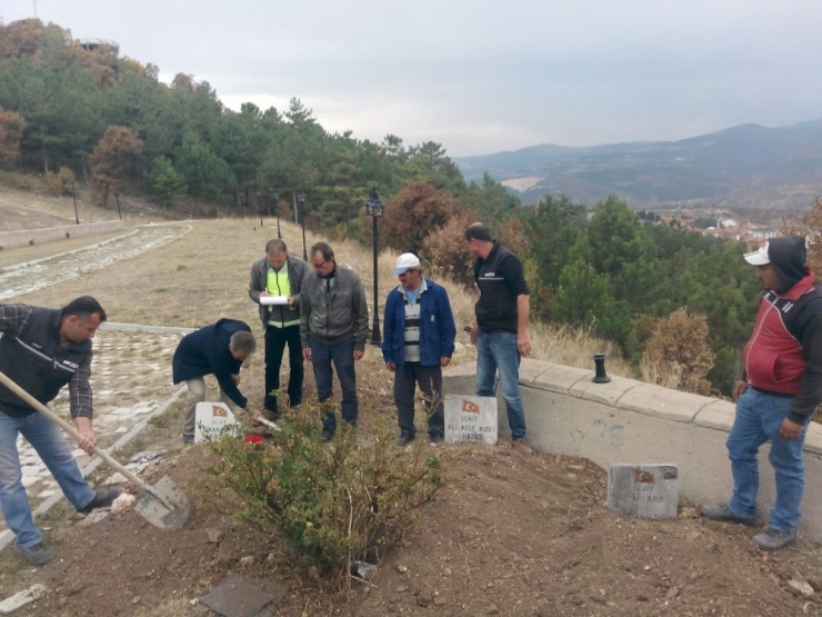 Emet’te 7 Mezar Daha Nakledildi