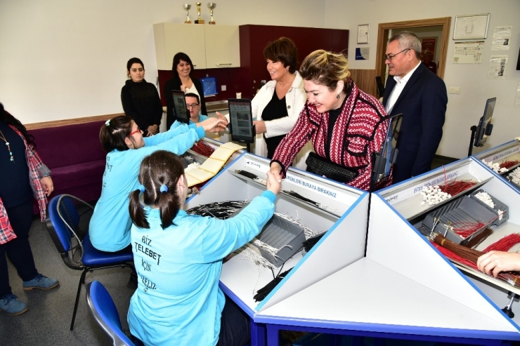 Manisa’da 55 Zihinsel Engelli Sanayi İçin Üretim Yapıyor