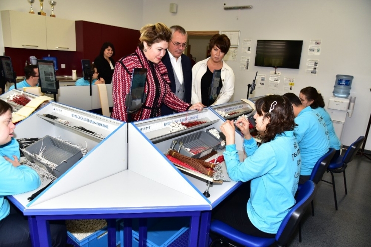 Manisa’da 55 Zihinsel Engelli Sanayi İçin Üretim Yapıyor