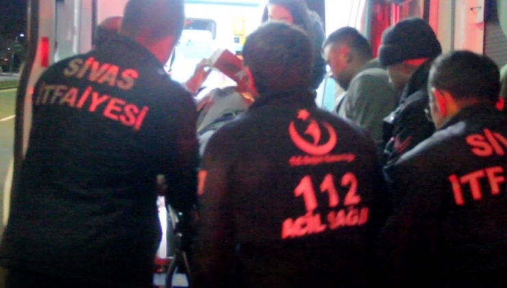 Demir Yolu Çukuruna Düşen Şahsı İtfaiye Kurtardı