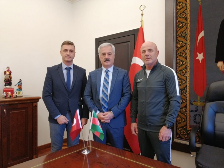 Isparta Valisi Ömer Seymenoğlu: “Isparta 32 Spor Hepimizin Takımı, Üzerimize Düşeni Yapacağız”