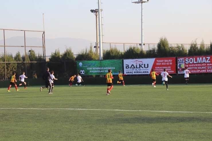 Başlama Vuruşunu Çetin Akın Yaptı, Futbol Şenliği Başladı