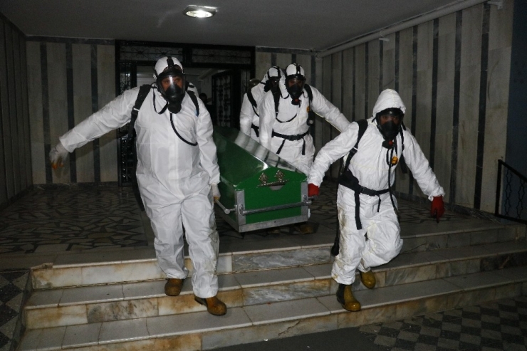 Kötü Kokular Gelen Dairede Yaşlı Adamın Cesedi Çıktı