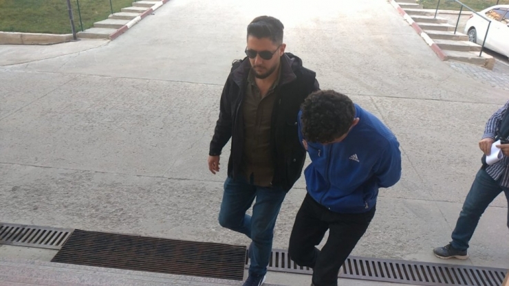 Çantayı Kaptı, Kaçamadı