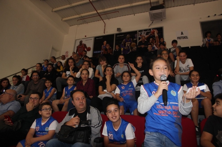 Minik Basketbolcular Ablalarıyla Buluştu