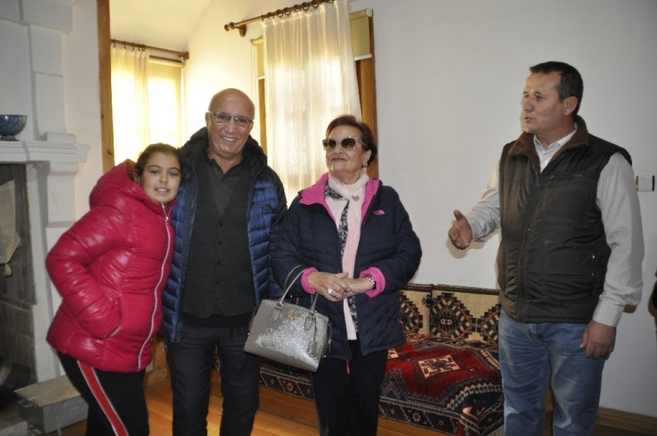 Emine Erdoğan’ın Kardeşi Hasan Gülbaran Ve Ailesinden Atatürk Evi’ne Ziyaret