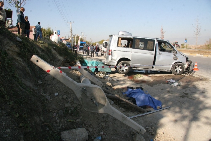 Denizli’de Trafik Kazası: 1 Ölü, 4 Yaralı