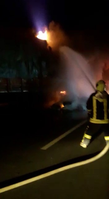 Tekstil Ürünleri Ve Bakır Kablolar Taşıyan Tırda Yangın