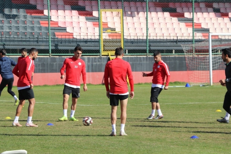 Karaköprü Belediyespor Hazırlıklarını Sürdürüyor