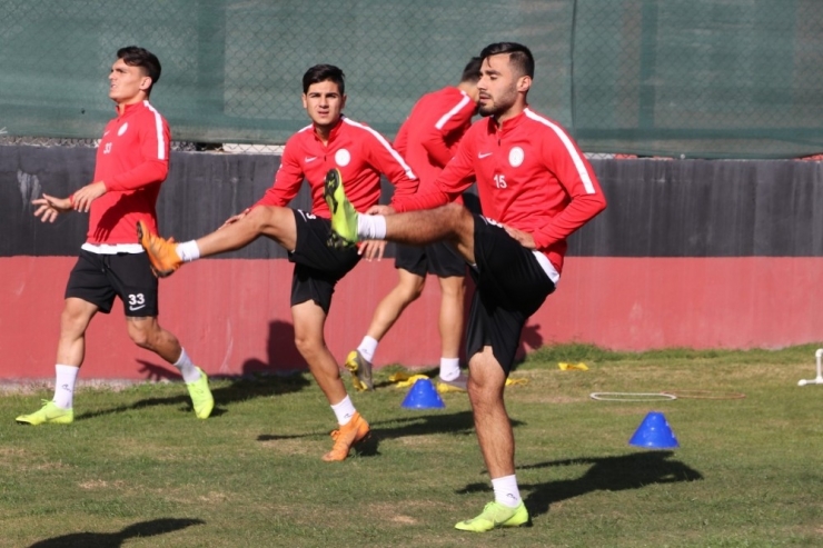 Karaköprü Belediyespor Hazırlıklarını Sürdürüyor