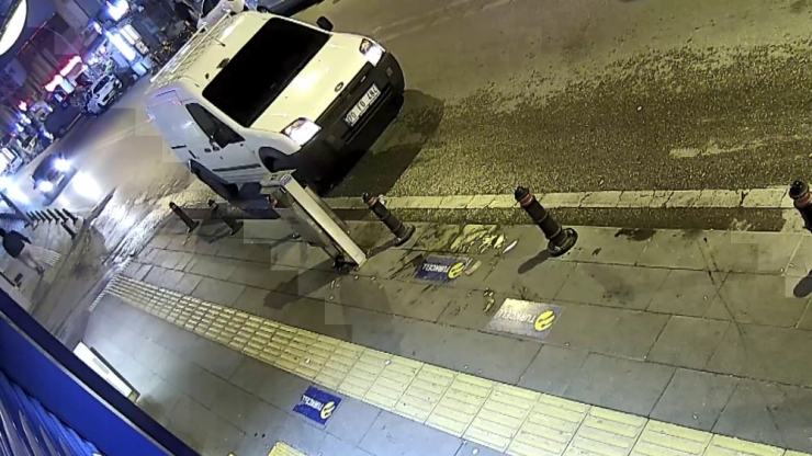 Öldürdüğü Arkadaşının Cesediyle Otomobille Bekçilerden Kaçan Zanlı Kamerada