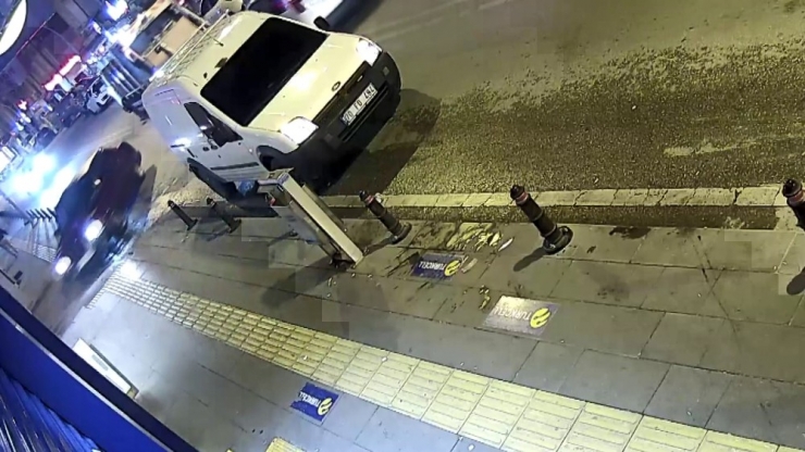 Öldürdüğü Arkadaşının Cesediyle Otomobille Bekçilerden Kaçan Zanlı Kamerada