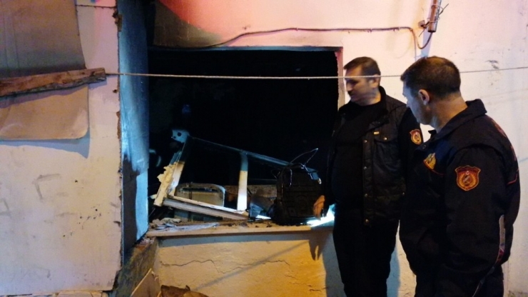 Tek Katlı Evde Çıkan Yangın Paniğe Neden Oldu