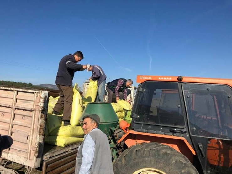Köylerdeki Meralarda Gübreleme Çalışmaları