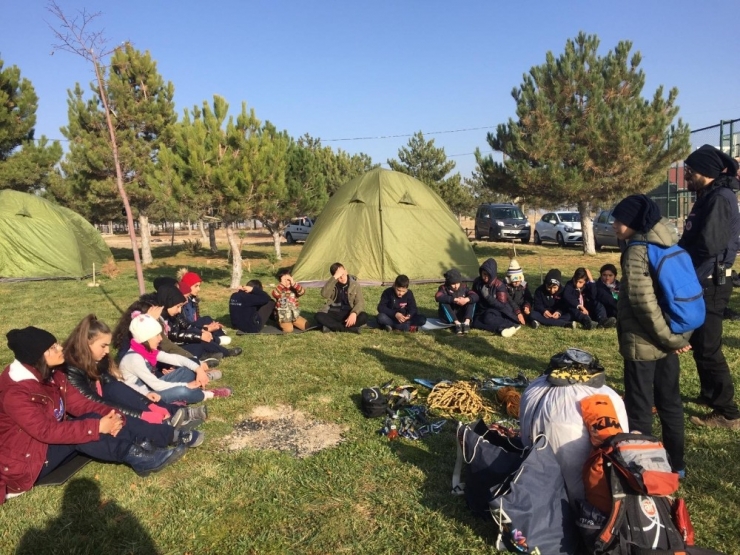 Niğdeli İzciler Kent Ormanında Kampta