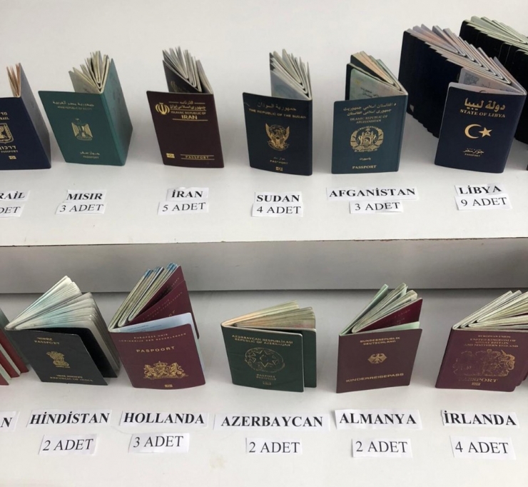 Havalimanında Yabancı Uyruklu Kişileri Yasa Dışı Yollardan Türkiye’ye Sokan 3 Pasaport Polisi Ve 1 Avukat Gözaltına Alındı