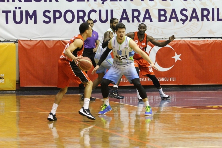 Kitap Veya Kırtasiye Getirene Basket Maçı Bedava