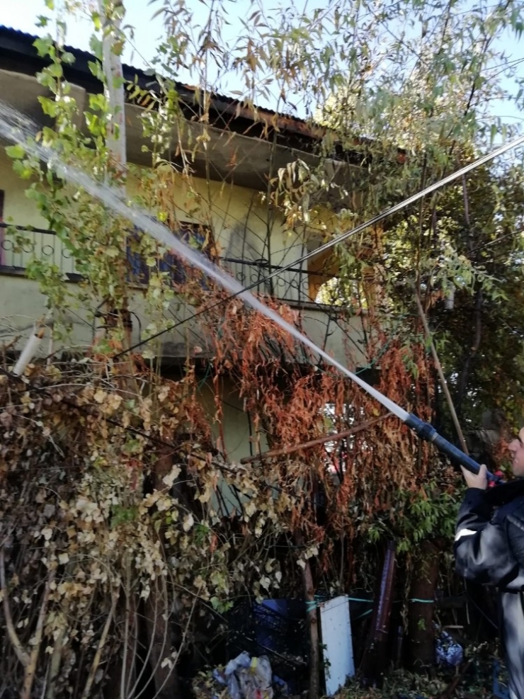 Van’da Çatı Yangını