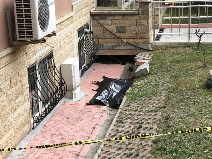 Eşinin Ölümüne Dayanamayıp 13’üncü Kattan Atlayarak İntihar Etti