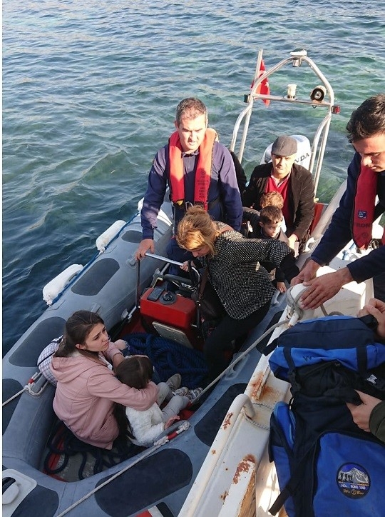 Karaya Oturan Motoryatın İçinden 35 Göçmen, 1 Organizatör Çıktı