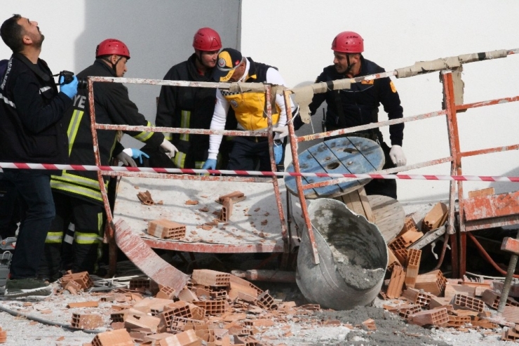 İnşaat Asansörü Düştü: 1 Ölü, 1 Yaralı