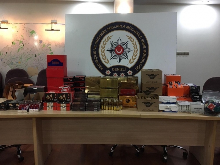 Polis Binlerce Kaçak Cep Telefonu Yedek Parçası Ele Geçirdi