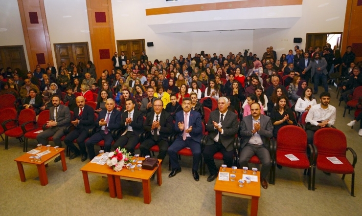 Öğretmenlere, Konferans, Sergi, Panel, Söyleşi Ve Konser Düzenlendi