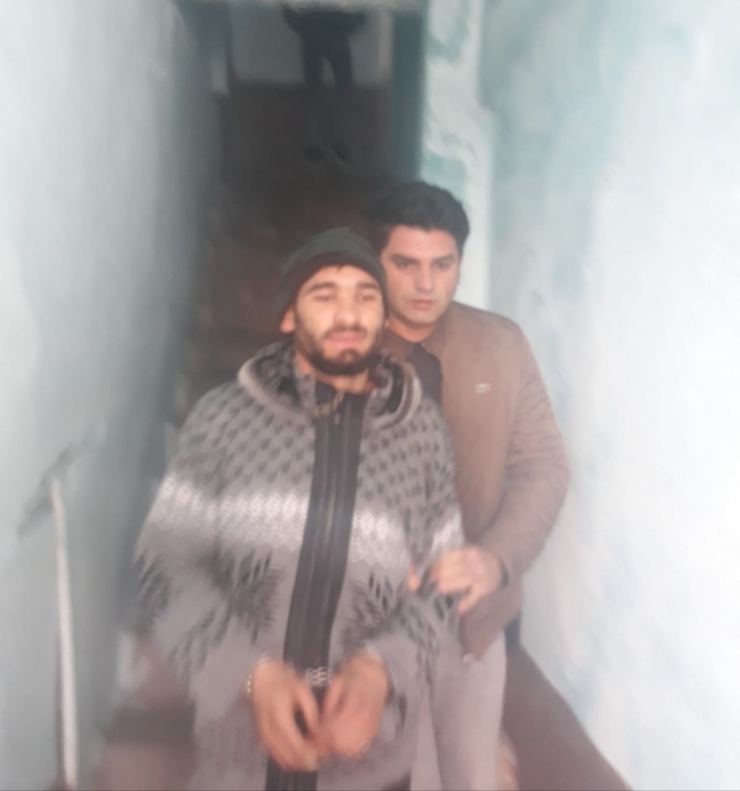 Cinayet Zanlısı Saklandığı Evde Yakalandı